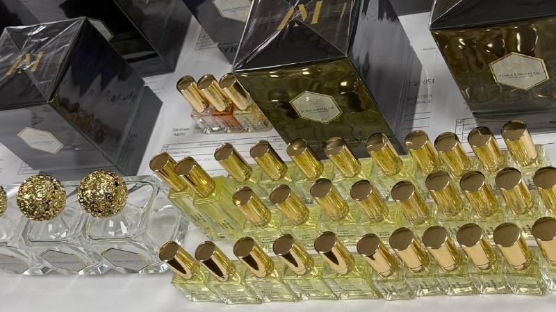 Распив AMEHA Paris Poire Emeraude в пробниках Barle