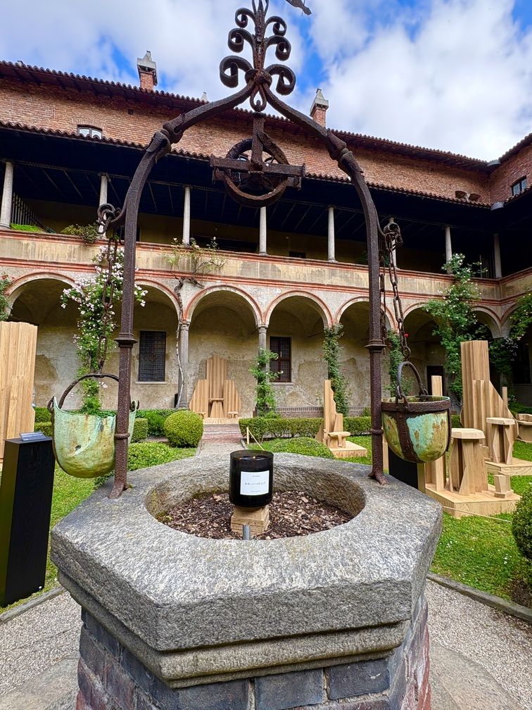 Проект Byredo в монастырском дворике Chiostro del Cappuccio в Милане